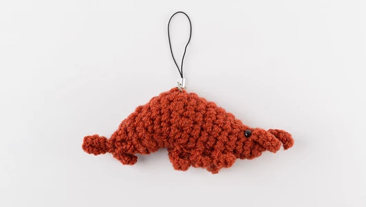 Брелок вязаный "Креветка"