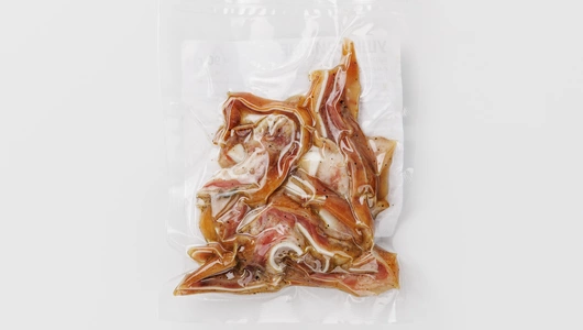 Уши свиные варено-копченые с чесноком