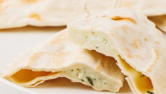 Кутабы с сыром, творогом и зеленью