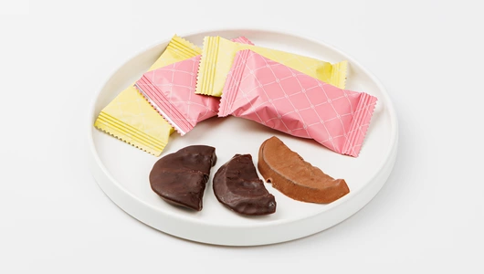 Дольки апельсина в горьком и молочном шоколаде Дольки апельсина в горьком и молочном шоколаде