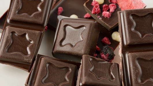 Шоколад темный "Клубника,малина,черника"