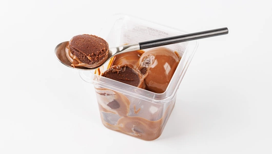 Пирожное "Картошка" с шоколадным соусом