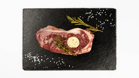 Стейк Рибай из говядины с пряным маслом