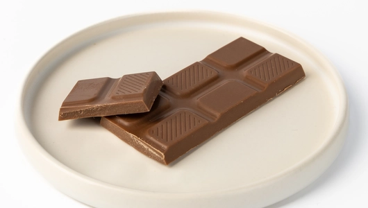 Набор с шоколадом молочным и подарком "Динозаврики"