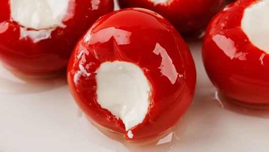 Перец черри фаршированный сыром в масляной заливке Перец черри фаршированный сыром в масляной заливке