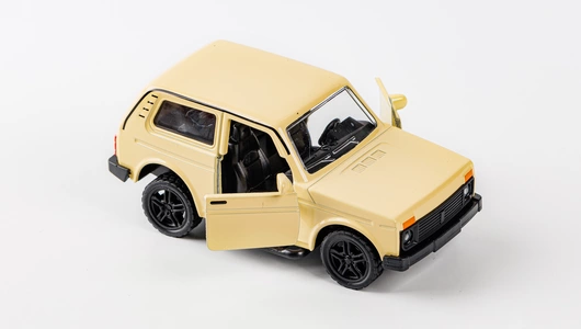 Машинка инерционная с открывающимися дверями, в ассорт.