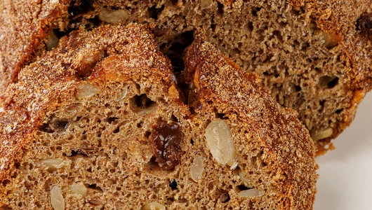 Изделие х/б "Белково- полбяной с изюмом и семечками"