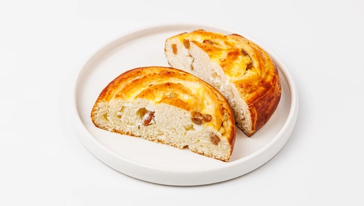 Улитка с творогом и изюмом
