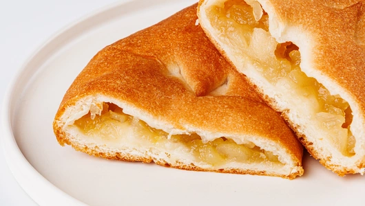 Пирожок постный с яблоком, кафе рег