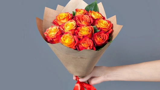 Монобукет из 11 Эквадорских Роз Atomic в крафте