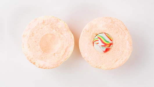 Бомбочка для ванны с игрушкой мячик внутри (микс ароматов) Бомбочка для ванны с игрушкой мячик внутри (микс ароматов)