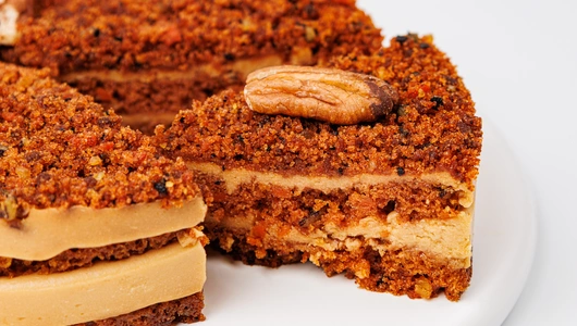 Торт "Морковный с пеканом" постный Торт "Морковный с пеканом" постный