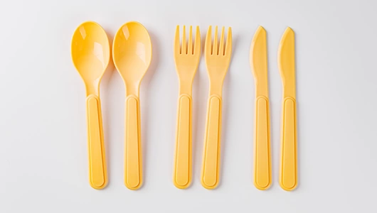 Столовые приборы в комплекте: вилка, ложка, нож Столовые приборы в комплекте: вилка, ложка, нож