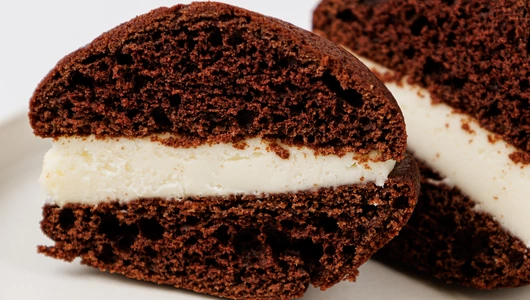 Пирожное "Ореон" с творожным кремом, кафе