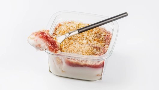 Десерт "Наполеон" с клубникой постный