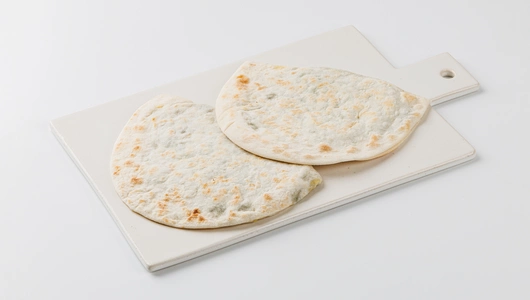 Лепешка с&nbsp;зеленью и&nbsp;сыром, 2 шт