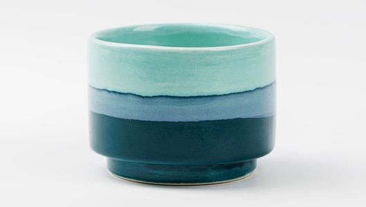 Свеча соевая в керамической чаше. Запах "Рождественский очаг"