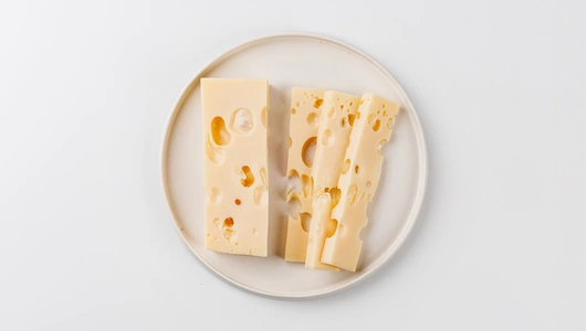 Сыр полутвердый "Маасдам" высокобелковый