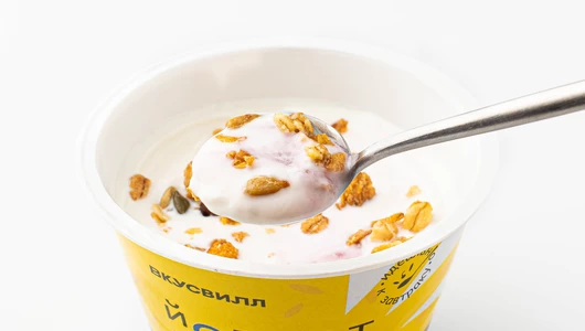 Йогурт "Голубика-ежевика" с гранолой и изюмом