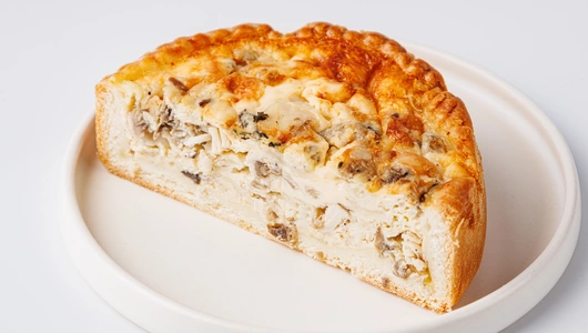 Киш с курицей и грибами, кафе