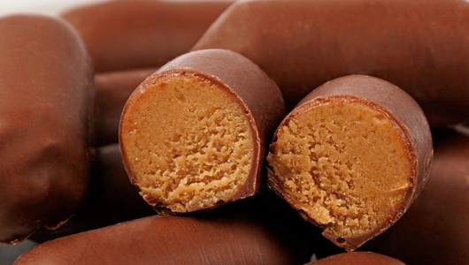 Конфеты "Марципан с фундуком в молочном шоколаде" Конфеты "Марципан с фундуком в молочном шоколаде"