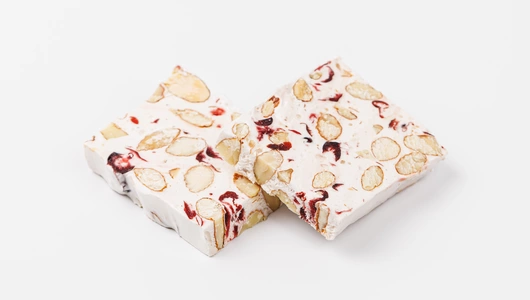 Туррон с миндалем и клюквой