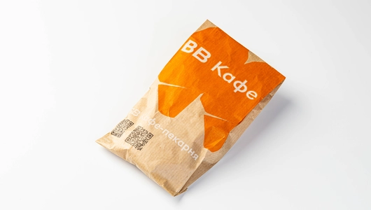 Пирожок с зеленью и яйцом на кефирном тесте, кафе