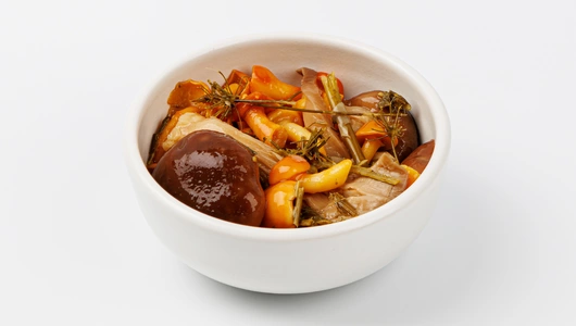 Ассорти из соленых грибов