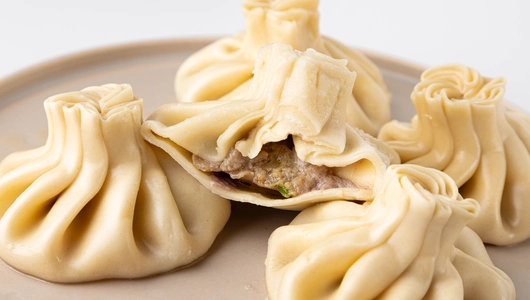 Хинкали ручной лепки с говядиной и свининой