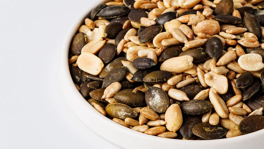 Ассорти из семечек и арахиса с солью Ассорти из семечек и арахиса с солью