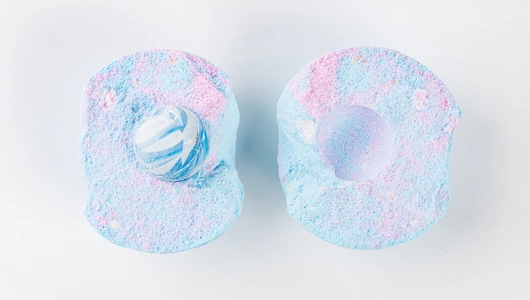 Бомбочка для ванны с игрушкой мячик внутри (микс ароматов) Бомбочка для ванны с игрушкой мячик внутри (микс ароматов)