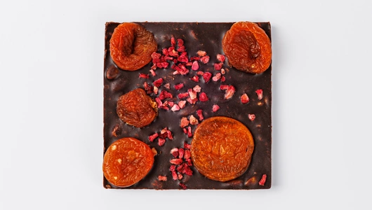 Шоколад темный на сиропе топинамбура абрикос и грецкий орех Шоколад темный на сиропе топинамбура абрикос и грецкий орех