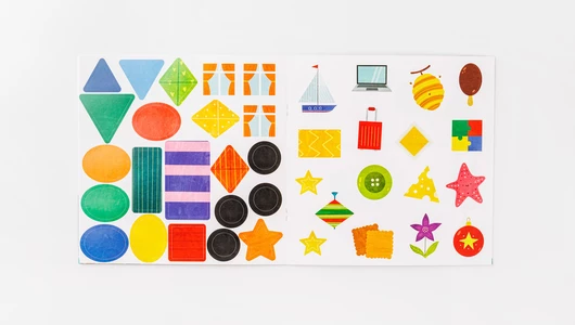 Книжка с наклейками "Изучаем фигуры"