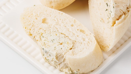 Выпекаем дома. Багет пшеничный с чесноком. 2 шт. Пекарня