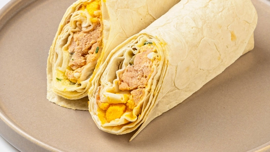 Сэндвич ролл с горбушей и яйцом