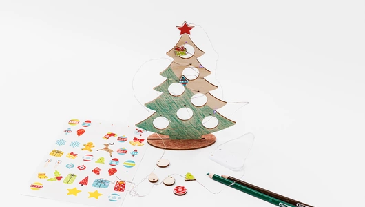 Набор для творчества "Деревянная елочка. Собери и укрась"