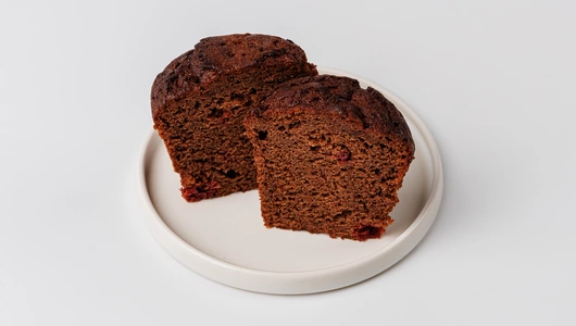 Кекс шоколадный с вишней, кафе