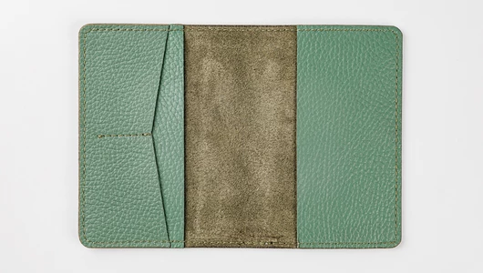 Обложка для паспорта из натуральной кожи. Цвет: зеленый