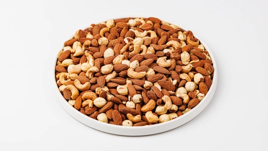 Смесь жареных орехов (миндаль, фундук, кешью), 500 г Смесь жареных орехов (миндаль, фундук, кешью), 500 г