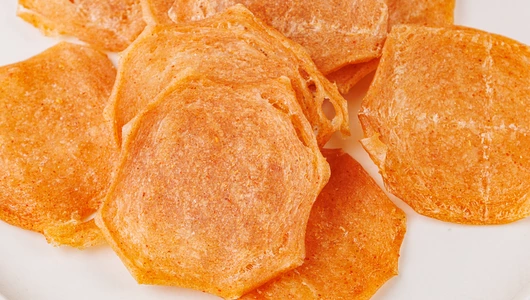 Чипсы с кайенским перцем из мяса птицы