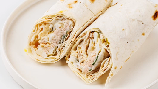 Сэндвич ролл с горбушей и яйцом