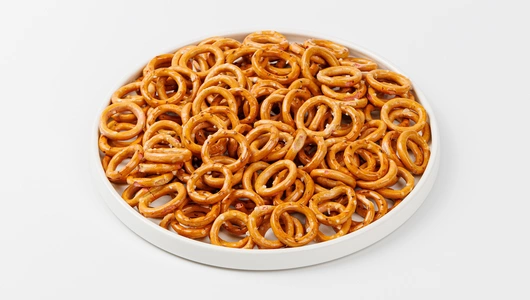 Колечки со свеклой, чесноком и солью