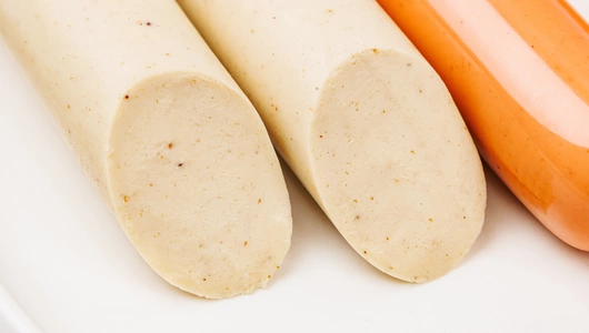 "Сосиски" пшеничные для жарки со вкусом курицы и салями