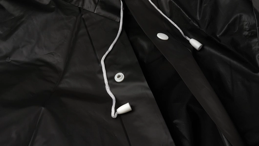 Плащ-дождевик с капюшоном на кнопках (взрослый), в ассортименте