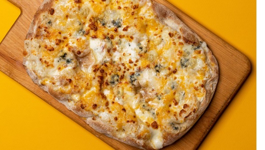 Пицца Zotman Четыре сыра 395 г с бесплатной доставкой на дом из «ВкусВилл»