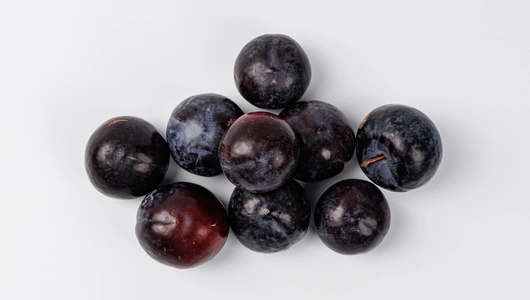 Слива Аленушка