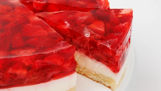 Торт "Бонфуа" с цельной клубникой и крем-чиз