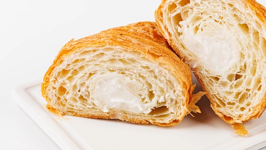 Круассан с заварным кокосовым кремом, веган