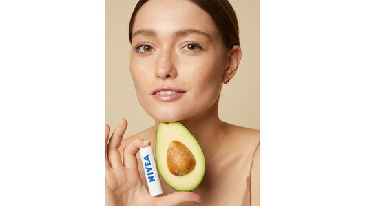 Бальзам для губ Nivea SOS-уход с маслами жожоба, авокадо и пантенолом, 4,8 гр.