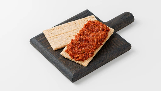 Брускетта из вяленых томатов с кешью